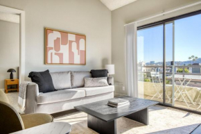 N Hollywood 2BR w Gym Pool nr TJ shops LAX-633